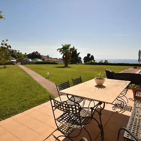 Nutsford Sea View Private Pool Villa *