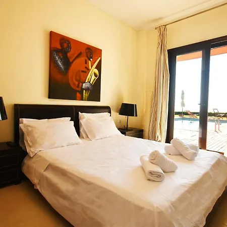 Nutsford Sea View Private Pool *